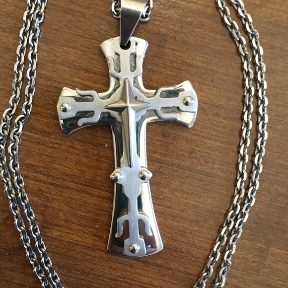 Men’s oversized stainless steel cross necklace - Picture 4 of 9